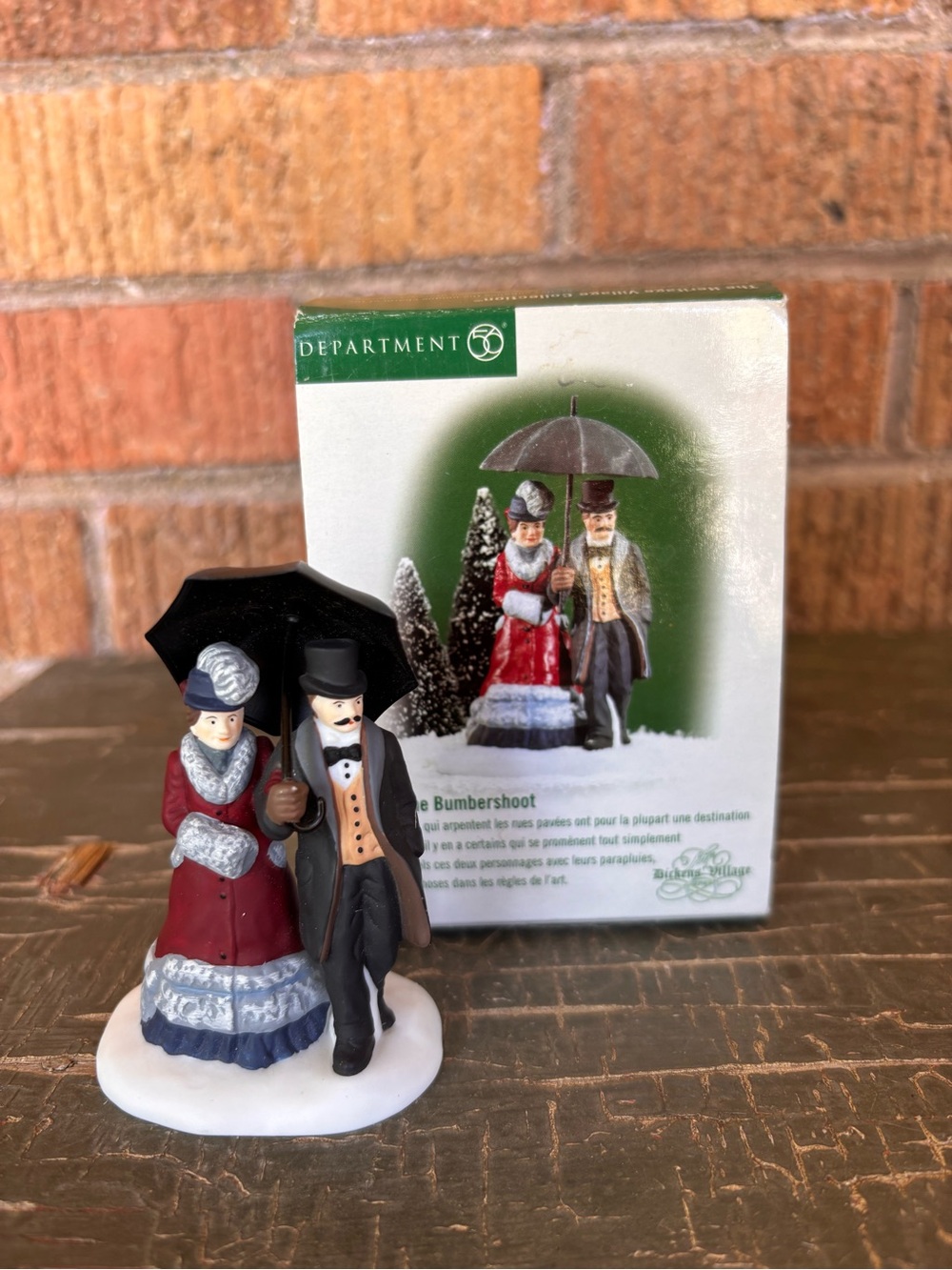 Dept 56 Dickens Village Accessory Under the Bumbershoot #58460 Retired w/Box
